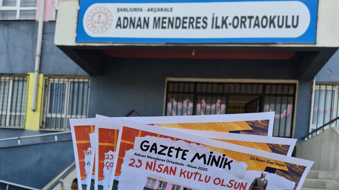Gazete Minik'in nisan ayı sayısı Caner YETGİN öğretmenlerimizin katkısıyla okul panosunda...